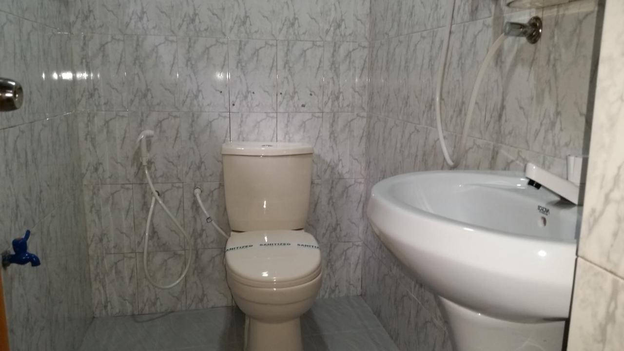 نوفارا إيلِيا New Happy Inn المظهر الخارجي الصورة