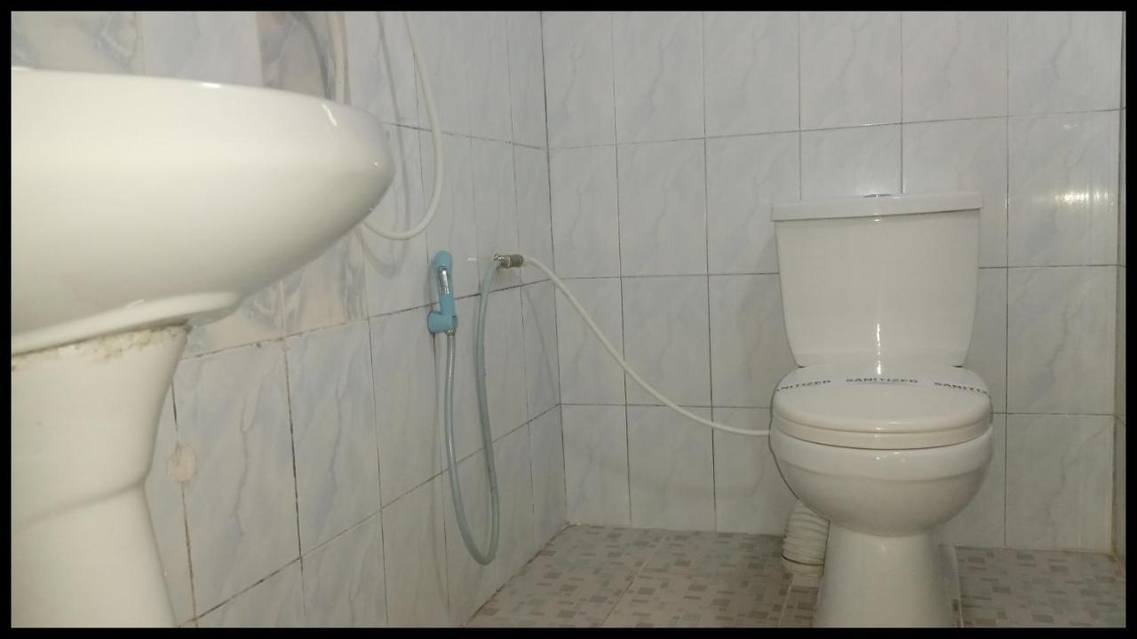 نوفارا إيلِيا New Happy Inn المظهر الخارجي الصورة