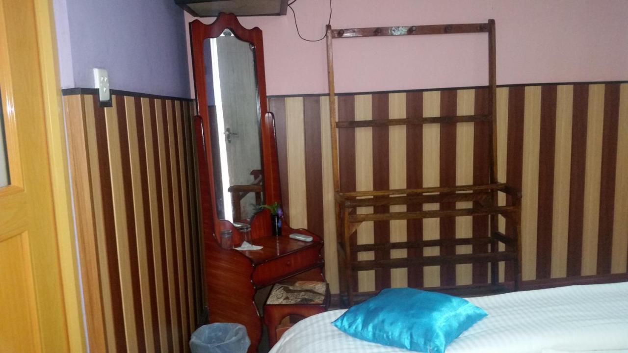 نوفارا إيلِيا New Happy Inn المظهر الخارجي الصورة